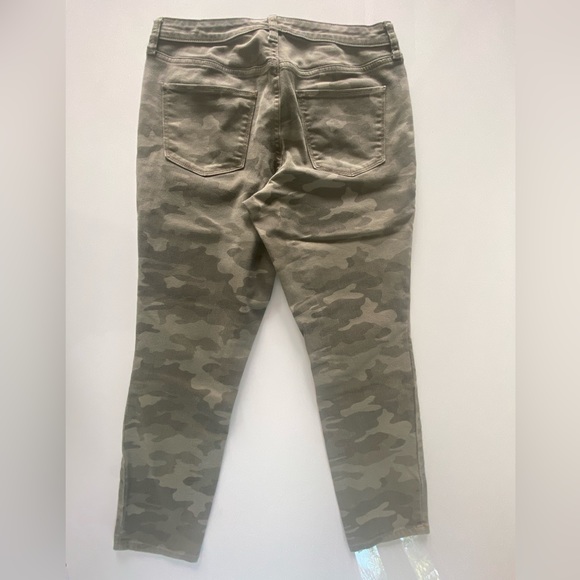 Universal Thread - Picture 3 of 9